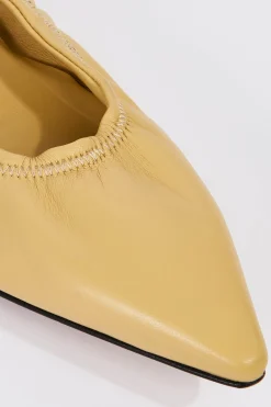 BALLERINE Ã LA FORME ÃLANCÃE
