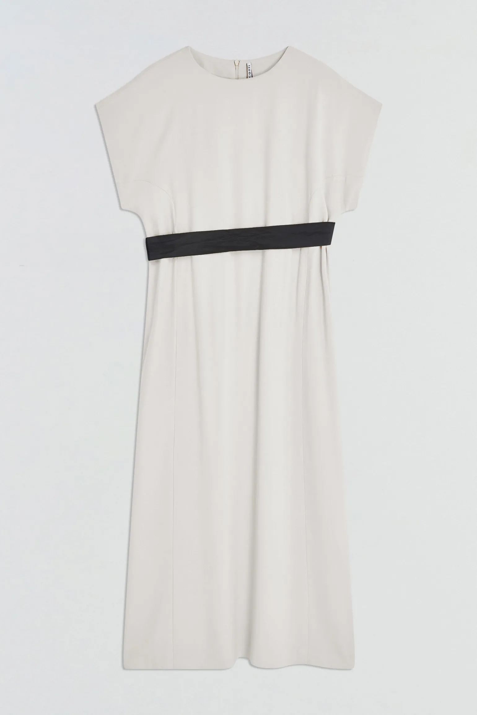 ROBE AVEC CEINTURE EN SATIN